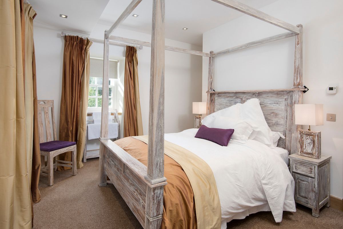 Arrochar House, listing photograph 11