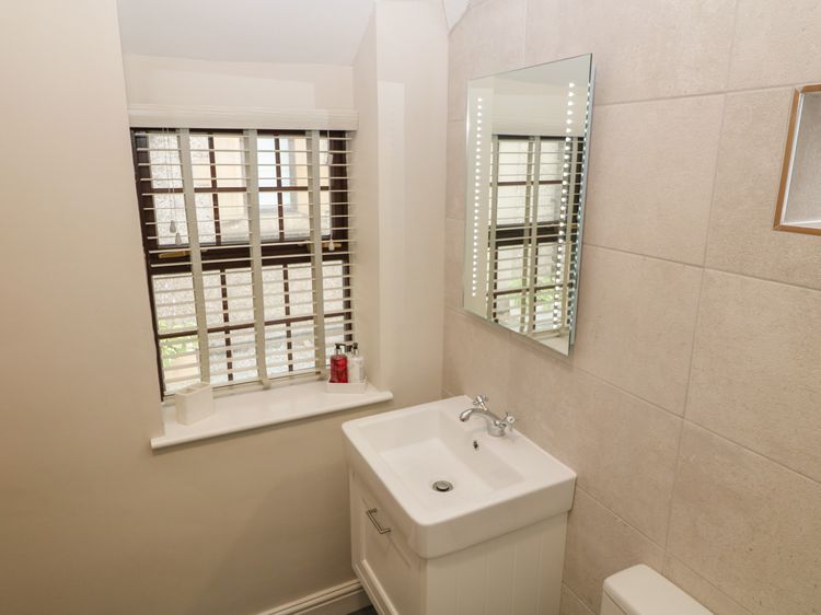 Fir Tree Cottage, listing photograph 10