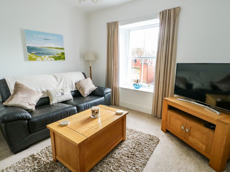 Llewelyn House, listing photograph 4