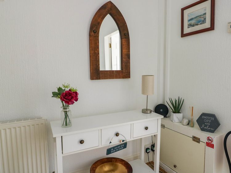 Llewelyn House, listing photograph 8