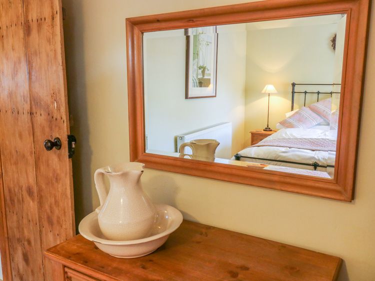 Rose Cottage, listing photograph 9