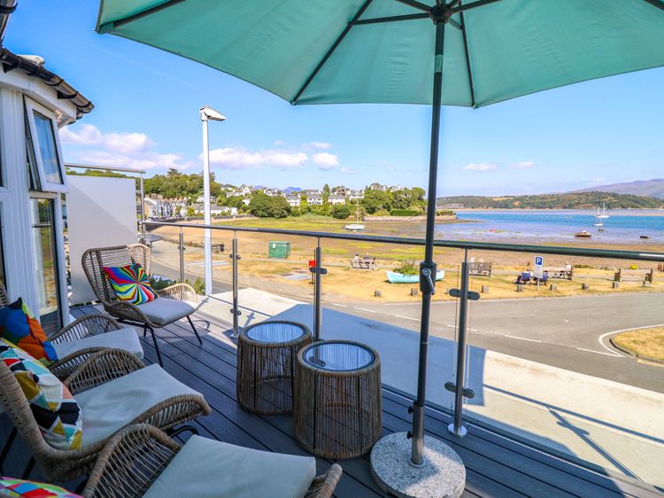Bay View Apartment, listing photograph 3