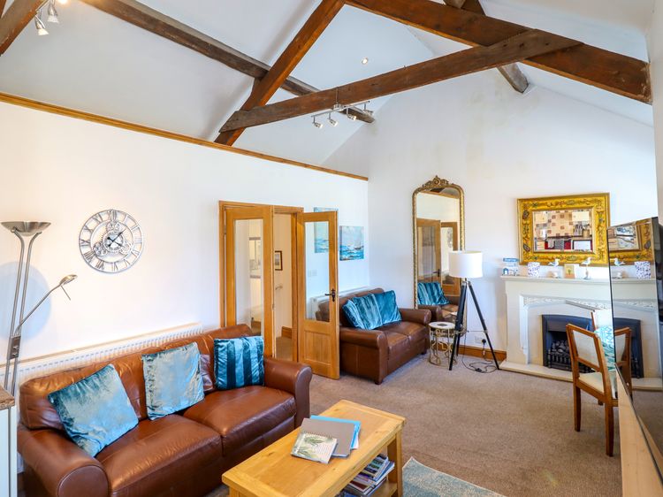Bay View Apartment, listing photograph 9