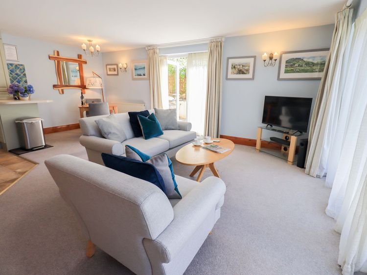 Lakeside Cottage, listing photograph 4