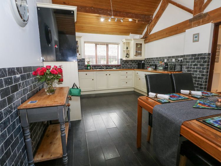 Frog Meadow Barn, listing photograph 12