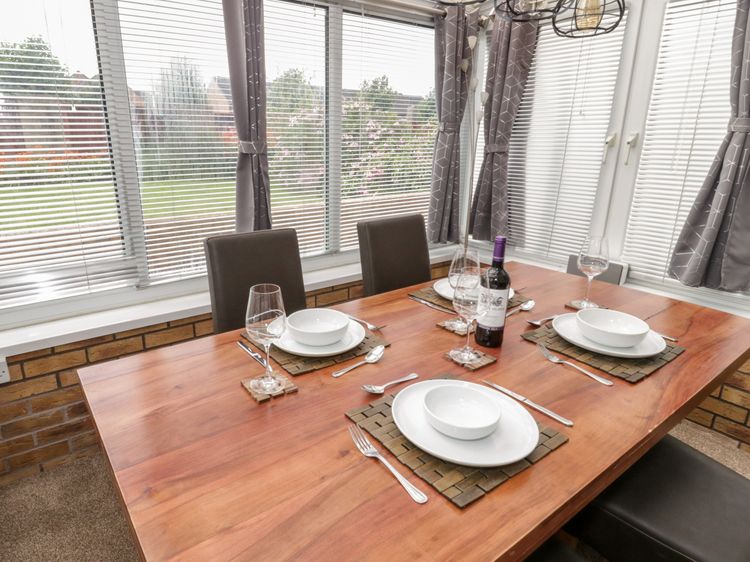 Ground floor flat, listing photograph 11