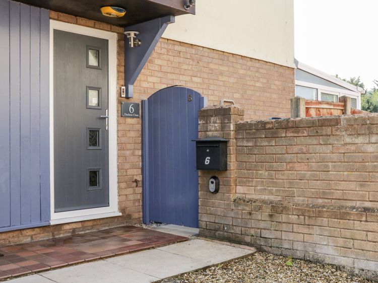 Ground floor flat, listing photograph 2