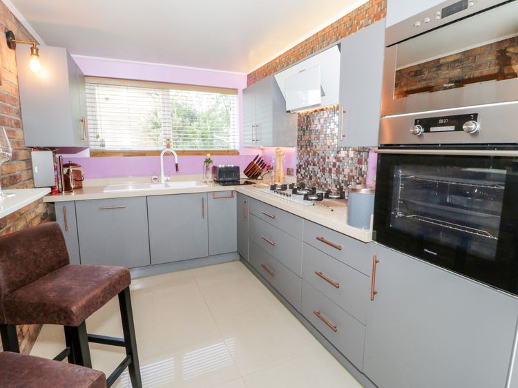 Ground floor flat, listing photograph 7