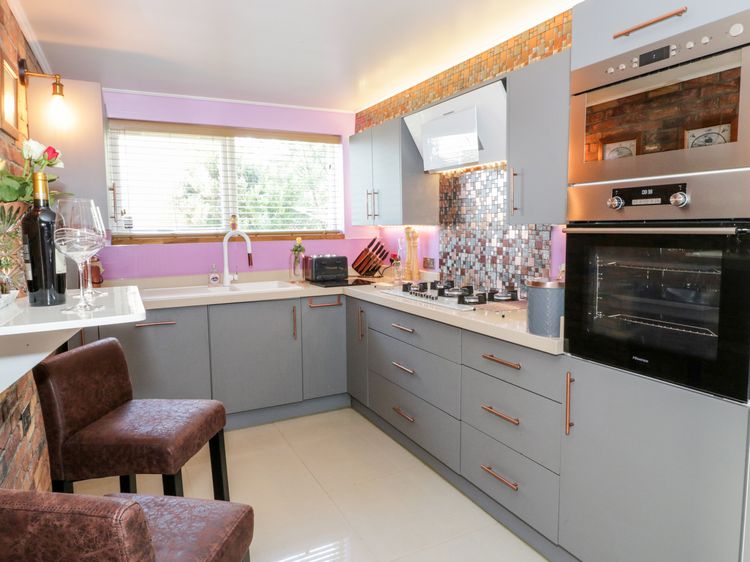 Ground floor flat, listing photograph 10