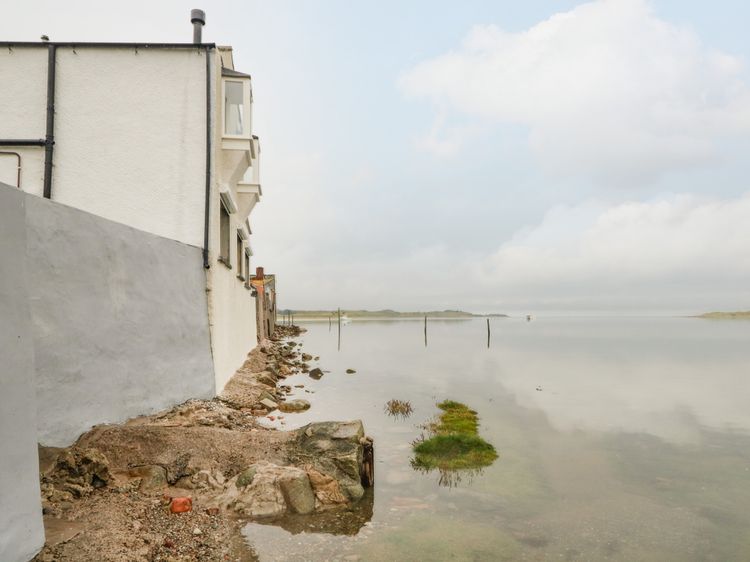 Waterside, listing photograph 2