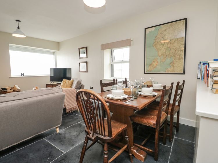 Waterside, listing photograph 11