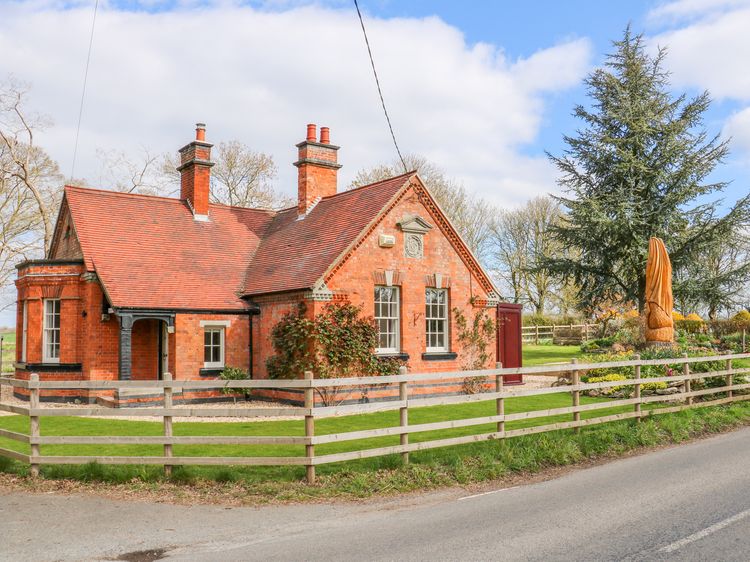 South Lodge - Longford Hall Farm Holiday Cottages, listing photograph 4