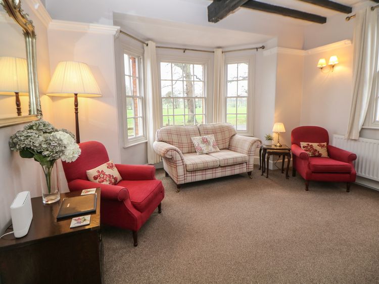South Lodge - Longford Hall Farm Holiday Cottages, listing photograph 6
