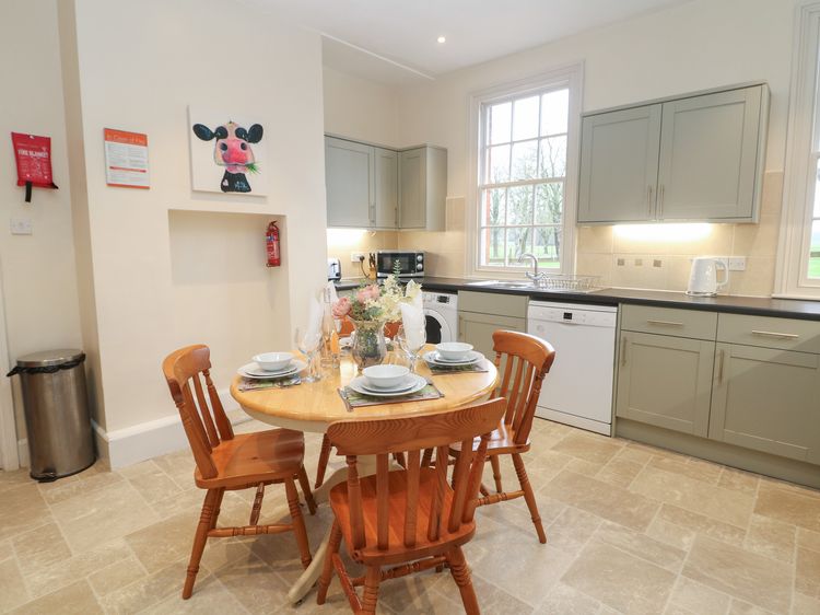 South Lodge - Longford Hall Farm Holiday Cottages, listing photograph 8