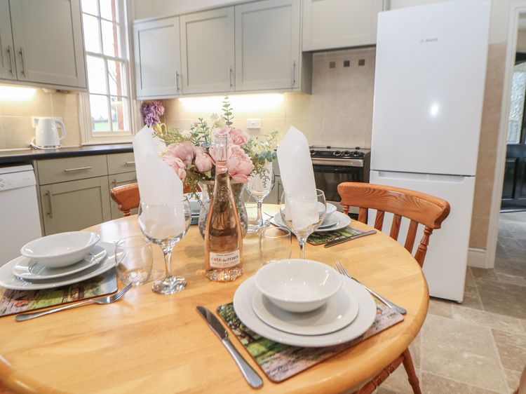 South Lodge - Longford Hall Farm Holiday Cottages, listing photograph 9