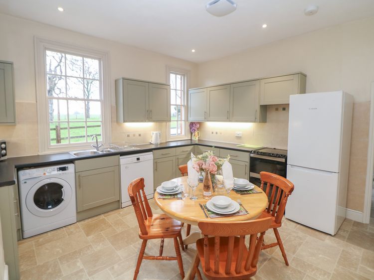 South Lodge - Longford Hall Farm Holiday Cottages, listing photograph 10