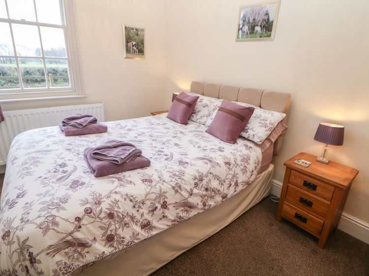 South Lodge - Longford Hall Farm Holiday Cottages, listing photograph 12