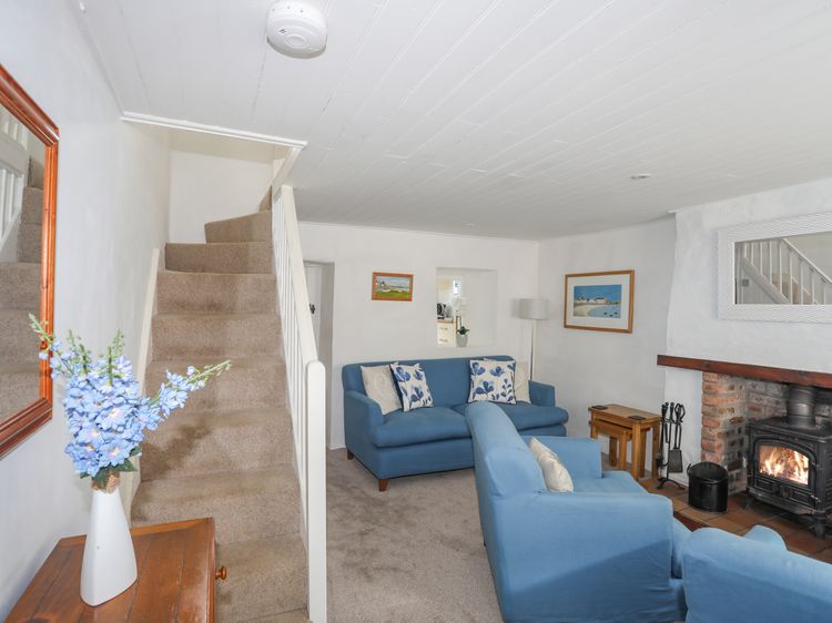 Blue Cottage, listing photograph 4
