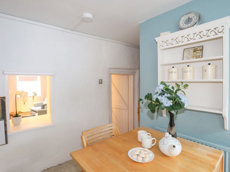 Blue Cottage, listing photograph 11