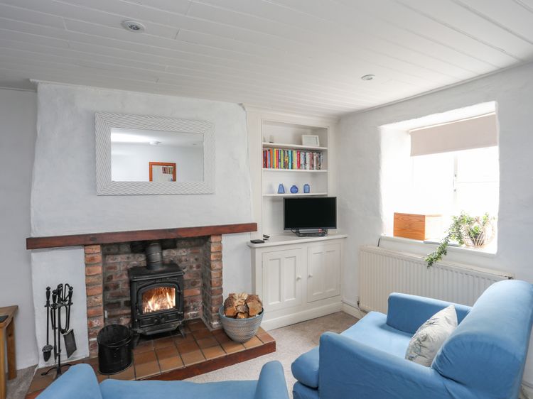 Blue Cottage, listing photograph 3