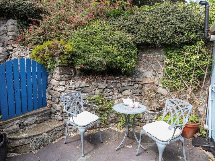 Blue Cottage, listing photograph 2