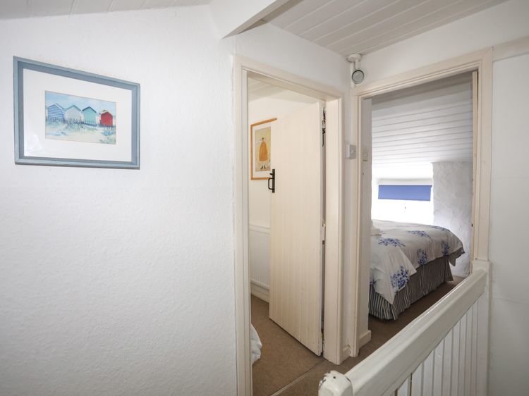 Blue Cottage, listing photograph 12