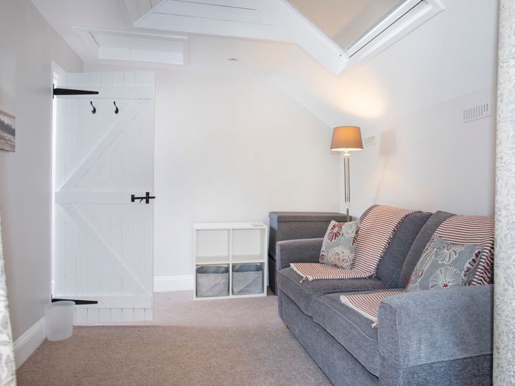 Brook Cottage, listing photograph 10
