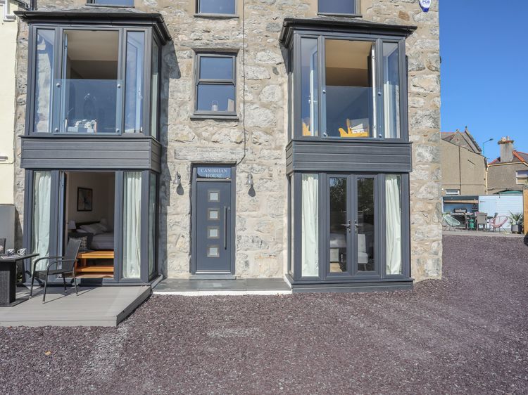 Cambrian House, listing photograph 3