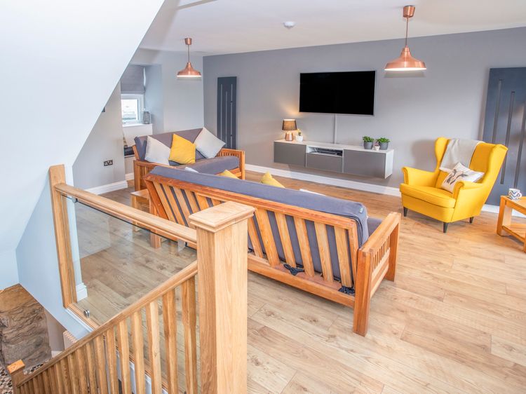 Cambrian House, listing photograph 6