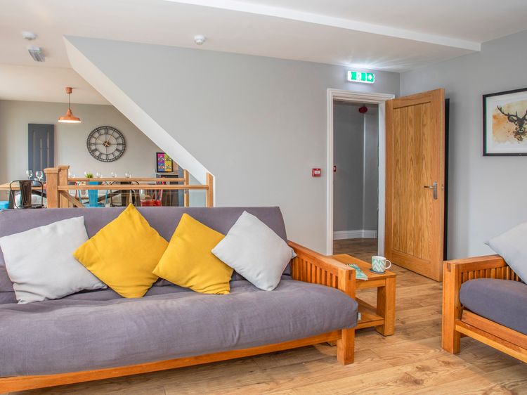 Cambrian House, listing photograph 9
