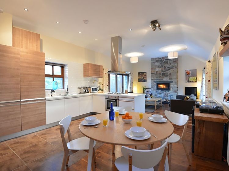 Clynnog Cottage, listing photograph 3