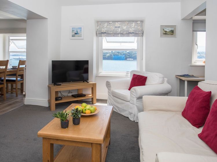 Glan Dwr Bach, listing photograph 5