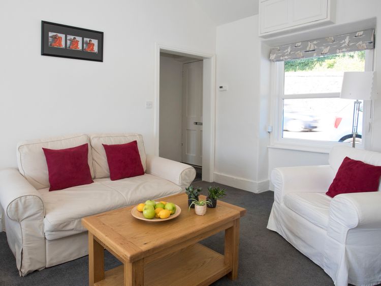 Glan Dwr Bach, listing photograph 6