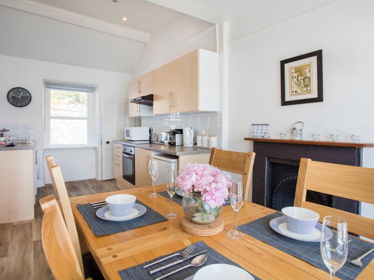 Glan Dwr Bach, listing photograph 7