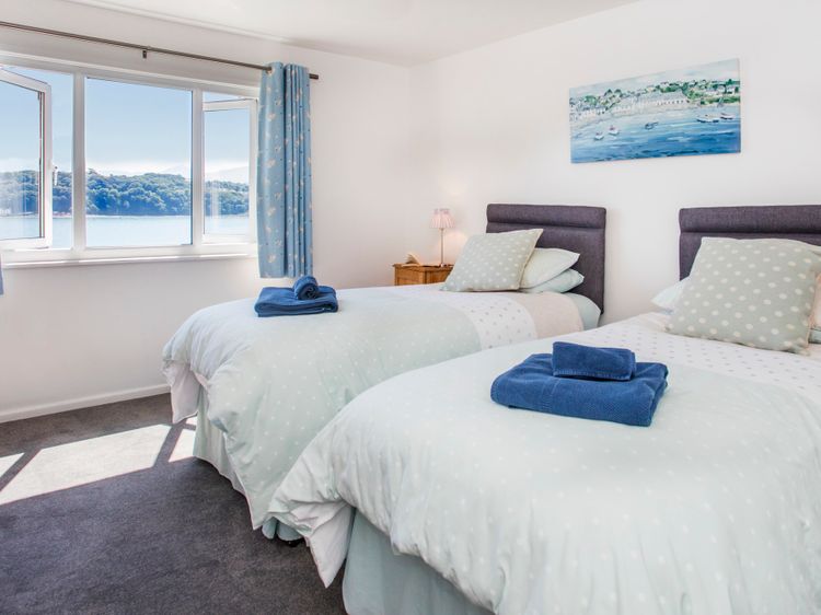 Glan Dwr Bach, listing photograph 11