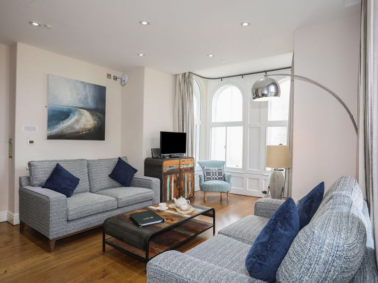 Harlech Apartments - Branwen, listing photograph 9