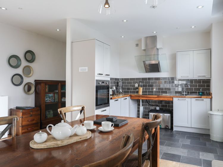 Harlech Apartments - Bendigeidfran, listing photograph 12