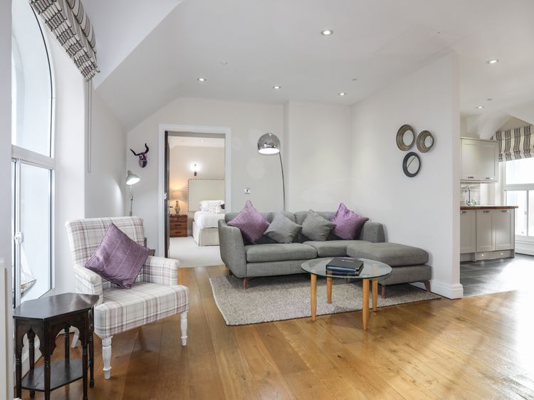 Harlech Apartments - Efnisien, listing photograph 5