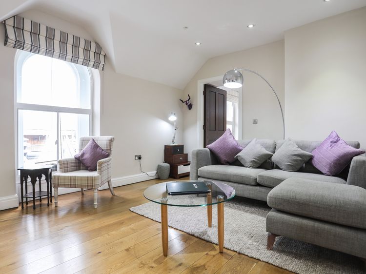 Harlech Apartments - Efnisien, listing photograph 6