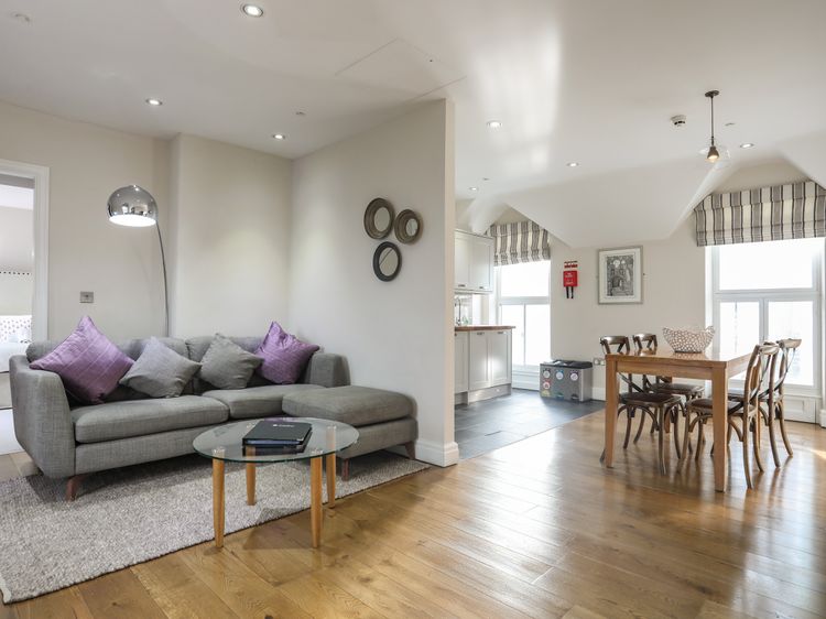 Harlech Apartments - Efnisien, listing photograph 7