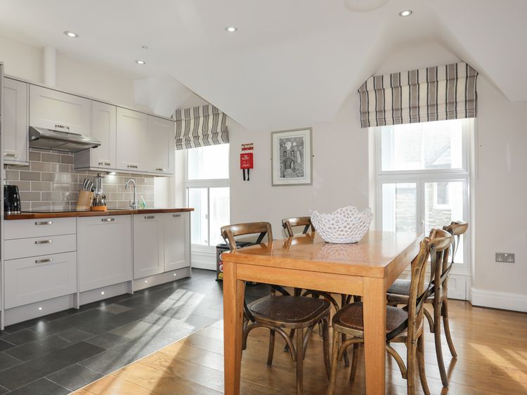 Harlech Apartments - Efnisien, listing photograph 9