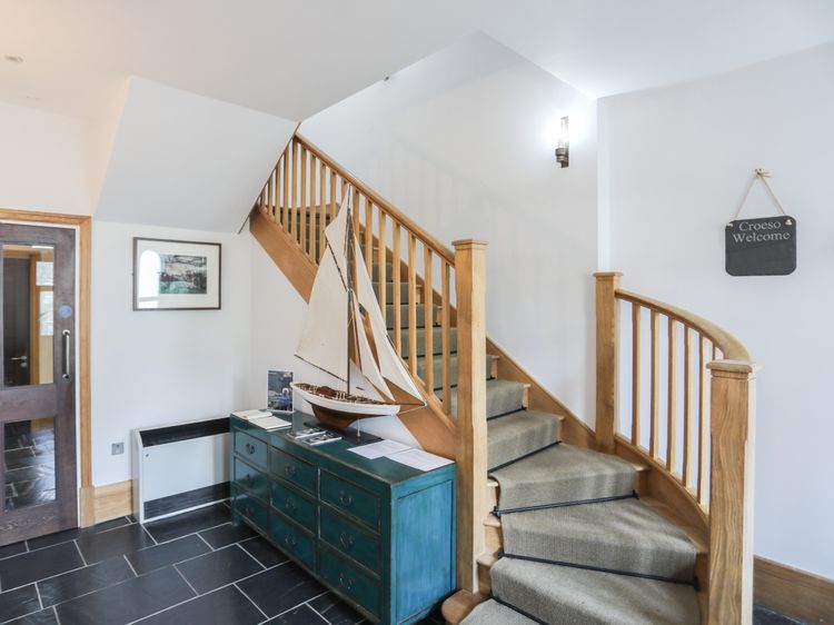 Harlech Apartments - Efnisien, listing photograph 3