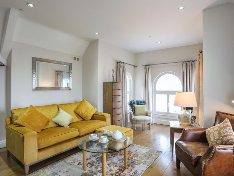 Harlech Apartments - Gwern, listing photograph 7