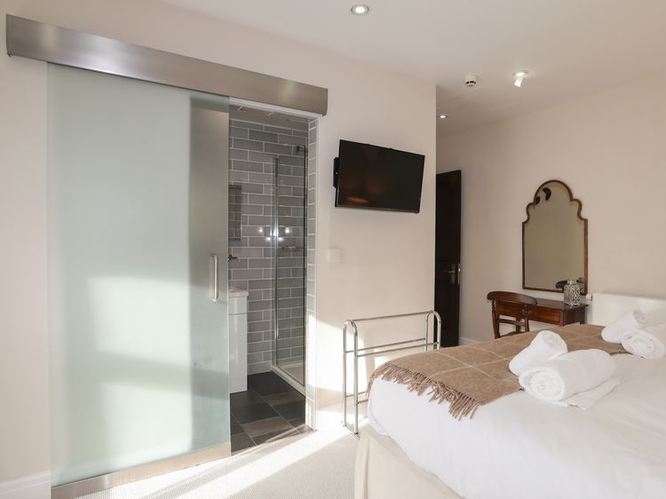 Harlech Apartments - Matholwch, listing photograph 12