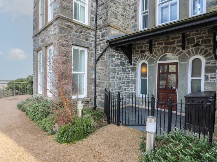 Harlech Apartments - Matholwch, listing photograph 2