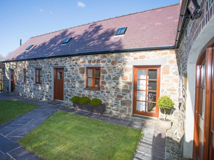 Hen Stabl Llandwrog