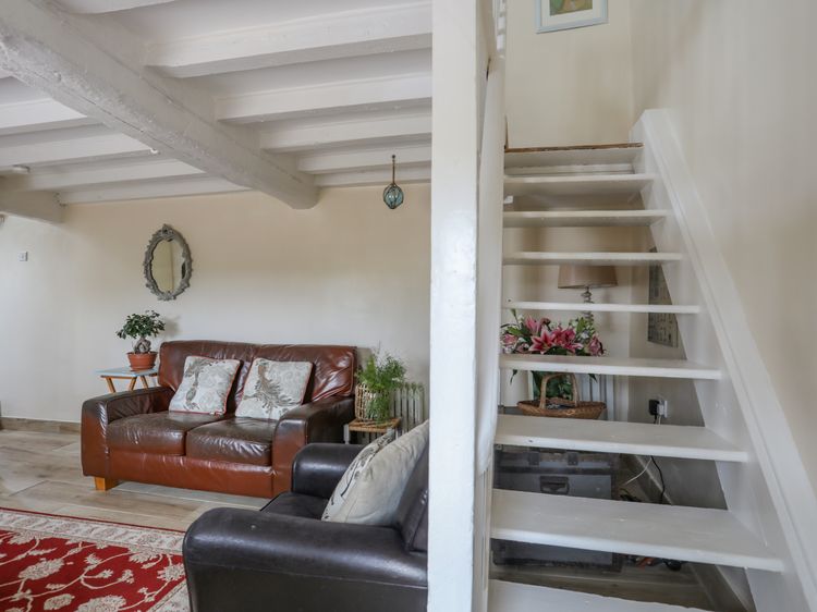 Little House, listing photograph 4
