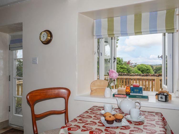 Little House, listing photograph 9
