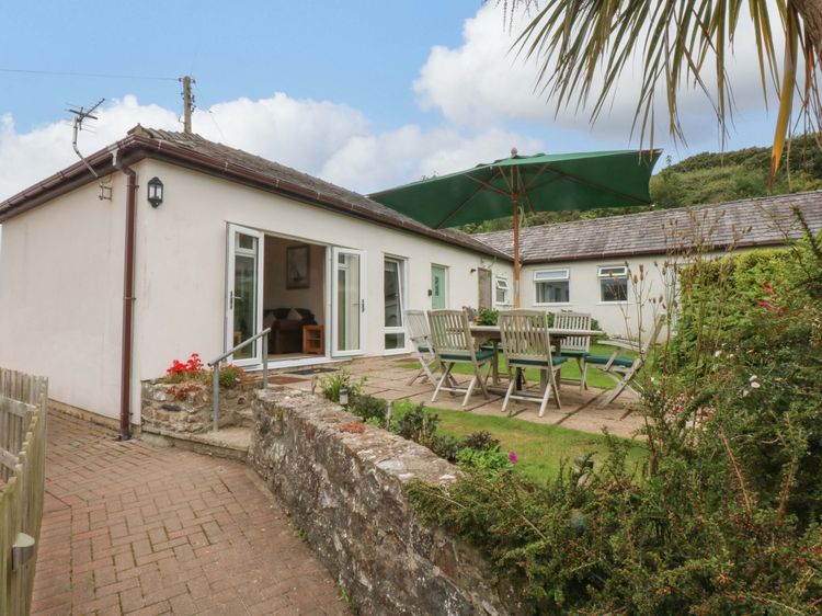Menai Cottage, listing photograph 3