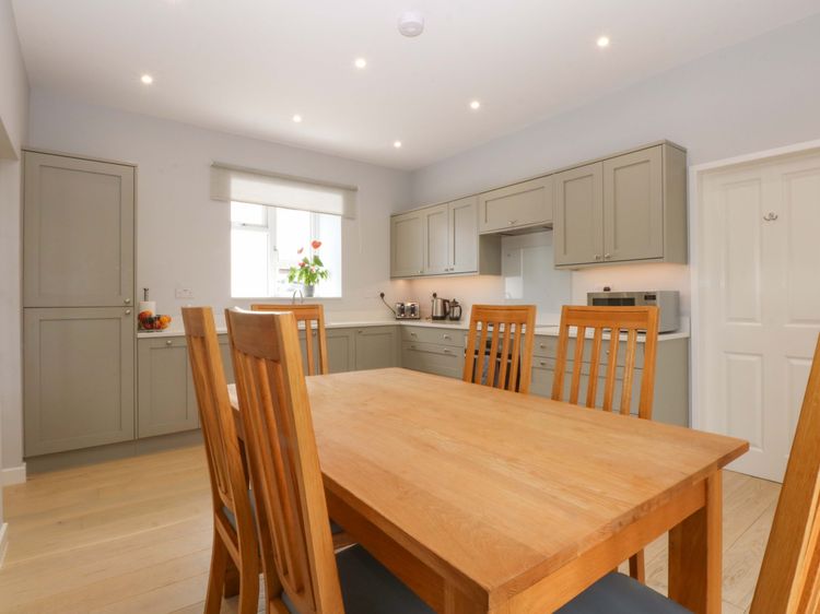Menai Cottage, listing photograph 9
